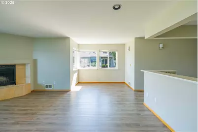 125 N Hayden Bay Dr, Portland, OR 97217 - Photo 7