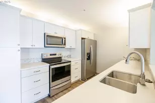 125 N Hayden Bay Dr, Portland, OR 97217 - Photo 13