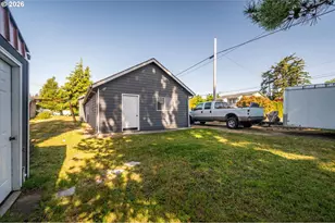 1789 14th St, North Bend, OR 97459 - Photo 37