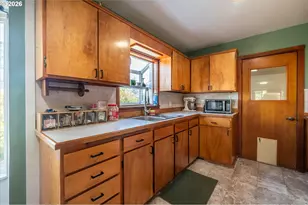 1789 14th St, North Bend, OR 97459 - Photo 17