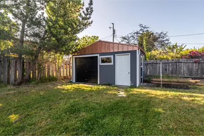 1789 14th St, North Bend, OR 97459 - Photo 35