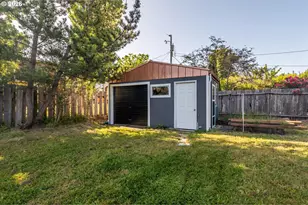 1789 14th St, North Bend, OR 97459 - Photo 35