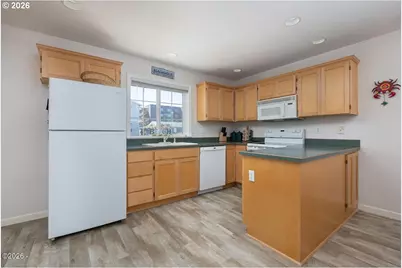 2716 NW Jetty Ave, Lincoln City, OR 97367 - Photo 7