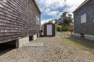 2716 NW Jetty Ave, Lincoln City, OR 97367 - Photo 25