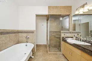 821 NW 11th Ave, Portland, OR 97209 - Photo 27