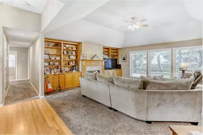 616 NW Pacific Grove Dr, Beaverton, OR 97006 - Photo 5