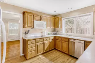 616 NW Pacific Grove Dr, Beaverton, OR 97006 - Photo 11