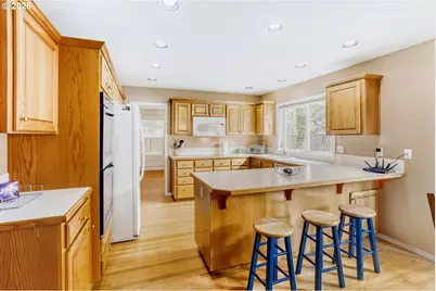 616 NW Pacific Grove Dr, Beaverton, OR 97006 - Photo 9