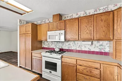 2880 SW Burlingame Ave, Troutdale, OR 97060 - Photo 13