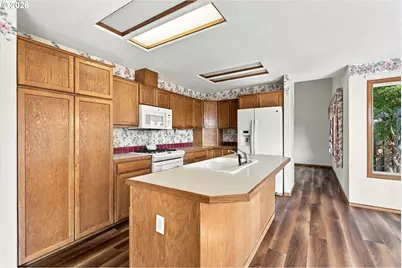 2880 SW Burlingame Ave, Troutdale, OR 97060 - Photo 15