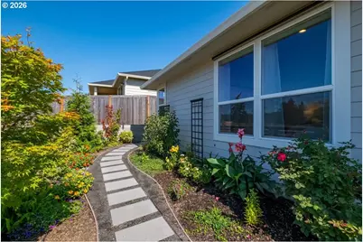 525 NW Crater Lake Dr, Dallas, OR 97338 - Photo 37