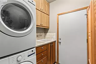 747 Holbrook Ln, Creswell, OR 97426 - Photo 17