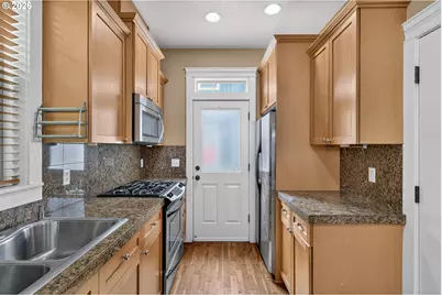 343 NE Bryant St, Portland, OR 97211 - Photo 9