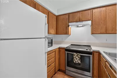 853 SE 193rd Ave, Portland, OR 97233 - Photo 11