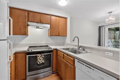 853 SE 193rd Ave, Portland, OR 97233 - Photo 9