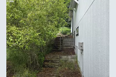 1852 Lakeview Dr, Sutherlin, OR 97479 - Photo 3
