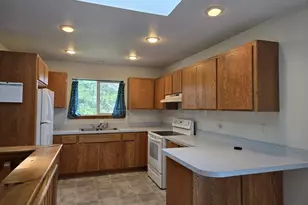 1852 Lakeview Dr, Sutherlin, OR 97479 - Photo 9