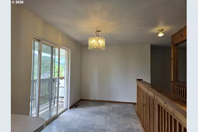 1852 Lakeview Dr, Sutherlin, OR 97479 - Photo 11