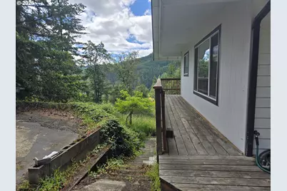 1852 Lakeview Dr, Sutherlin, OR 97479 - Photo 5