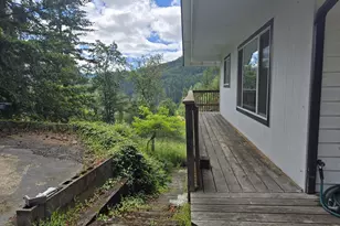 1852 Lakeview Dr, Sutherlin, OR 97479 - Photo 5