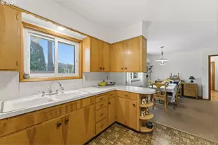 11842 SE Grant St, Portland, OR 97216 - Photo 15