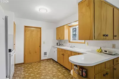 11842 SE Grant St, Portland, OR 97216 - Photo 17