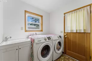 11842 SE Grant St, Portland, OR 97216 - Photo 27