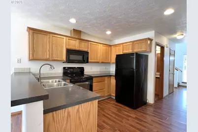 1022 SW 2nd Way, Troutdale, OR 97060 - Photo 3