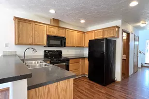 1022 SW 2nd Way, Troutdale, OR 97060 - Photo 3