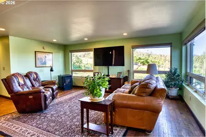 26008 Adam Rd, Canyon City, OR 97820 - Photo 9