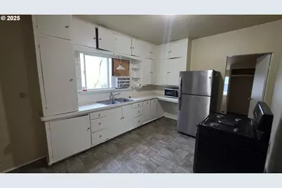 220 NW 2nd St, Goldendale, WA 98620 - Photo 15