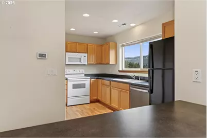 2912 Eugene St, Hood River, OR 97031 - Photo 13
