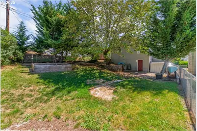 1235 SE Booth Ave, Roseburg, OR 97470 - Photo 25