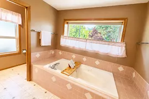 836 NW 21st St, McMinnville, OR 97128 - Photo 15