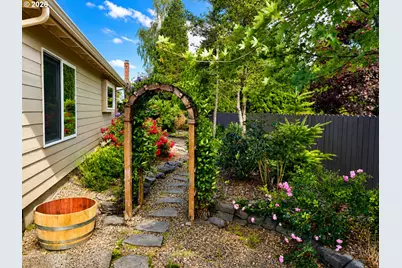 836 NW 21st St, McMinnville, OR 97128 - Photo 25
