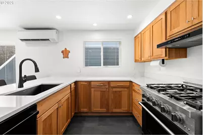 10920 SW Summer Lake Dr, Portland, OR 97223 - Photo 7