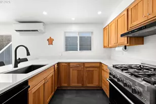 10920 SW Summer Lake Dr, Portland, OR 97223 - Photo 7