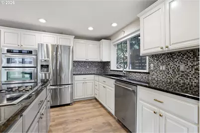 212 E Crestview Dr, Newberg, OR 97132 - Photo 5