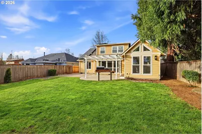 212 E Crestview Dr, Newberg, OR 97132 - Photo 31