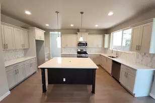 792 Magnolia Ave, Woodburn, OR 97071 - Photo 3