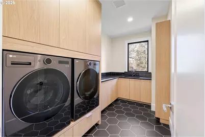 6096 Carman Dr, Lake Oswego, OR 97035 - Photo 33