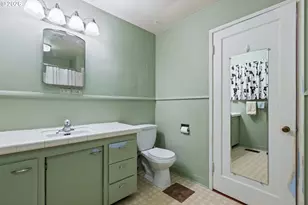 1564 NW Almond Ave, Roseburg, OR 97471 - Photo 25