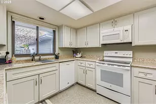 32655 SW Lake Point Ct, Wilsonville, OR 97070 - Photo 13