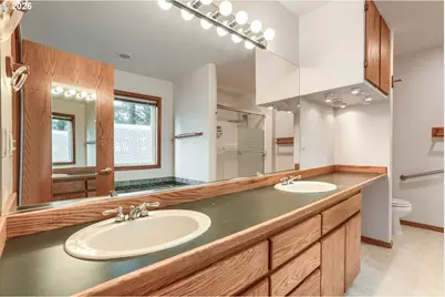 10600 NE 20th St, Vancouver, WA 98664 - Photo 17