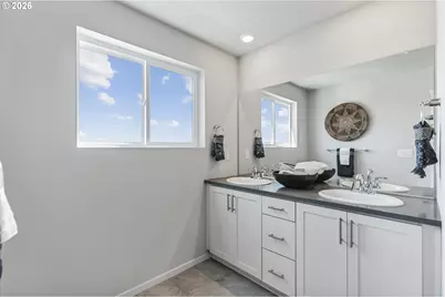 746 Merriott Ln, Woodburn, OR 97071 - Photo 21