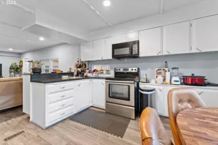 10405 SW Denney Rd, Beaverton, OR 97008 - Photo 9