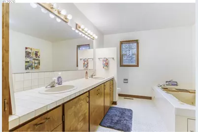 1110 NW Springwood Ln, McMinnville, OR 97128 - Photo 13