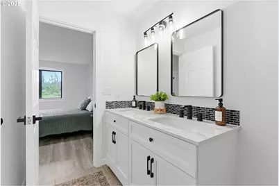 512 SW Eastman Pkwy, Gresham, OR 97080 - Photo 23