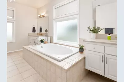 4932 Mulholland Dr, Lake Oswego, OR 97035 - Photo 21