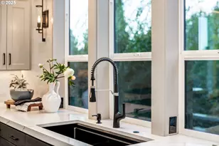 207 S Nebraska St, Portland, OR 97239 - Photo 17